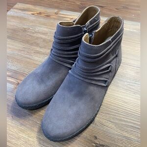 Stylish Gray Women's Ankle Boots
